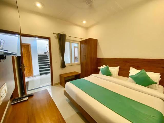 Triple One Hotel Tapovan Rishikesh,Near Laxman Jhula Bagian luar foto